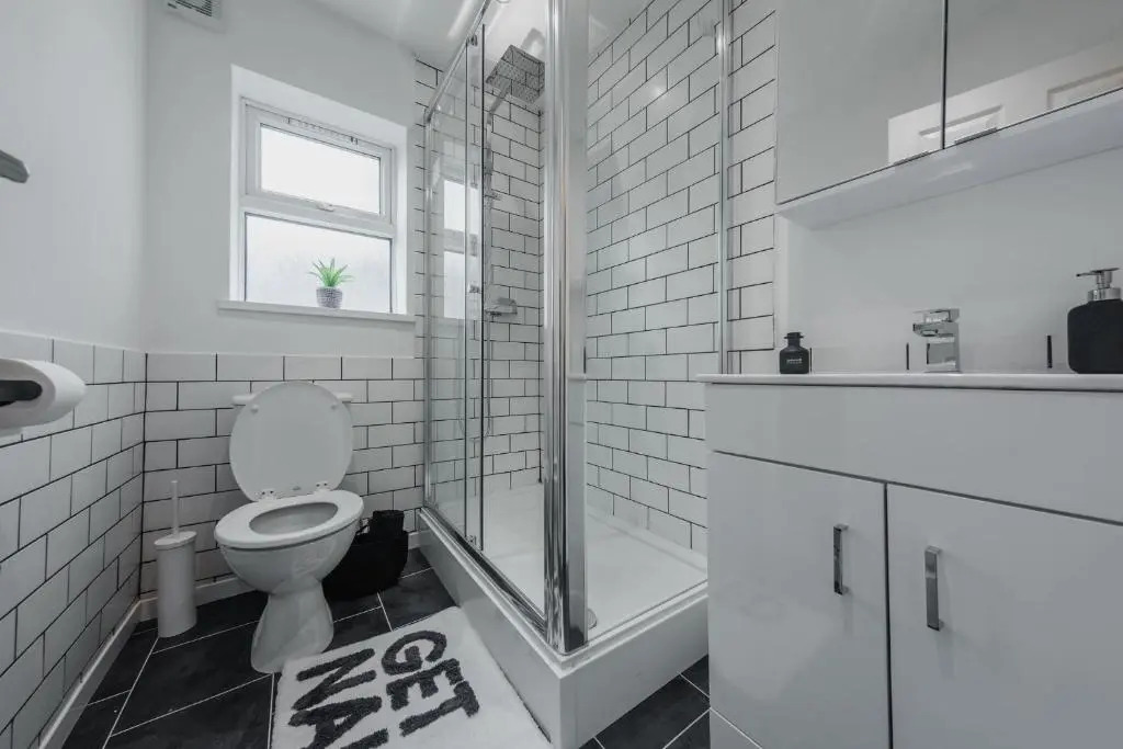 Newly Refurbished Sylish Hull 3 Bed Apartment
