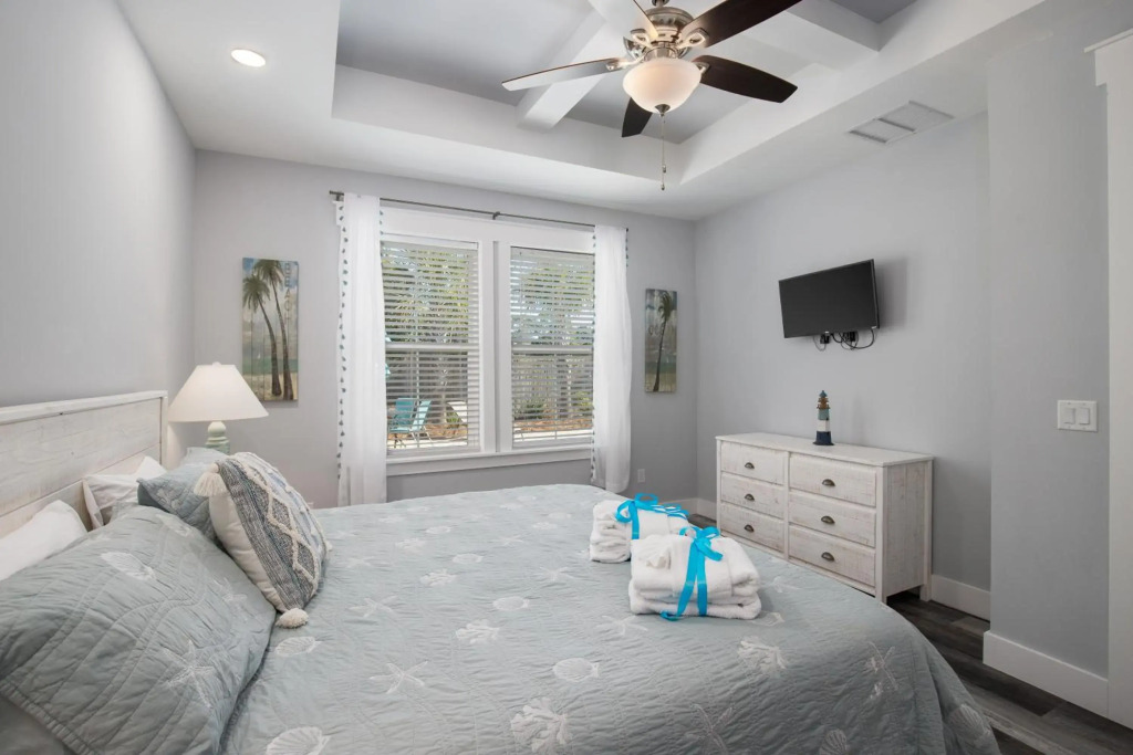 Gorgeous 3bd/2.5ba NEW Home w/ Private Heated Pool Steps From Beach!