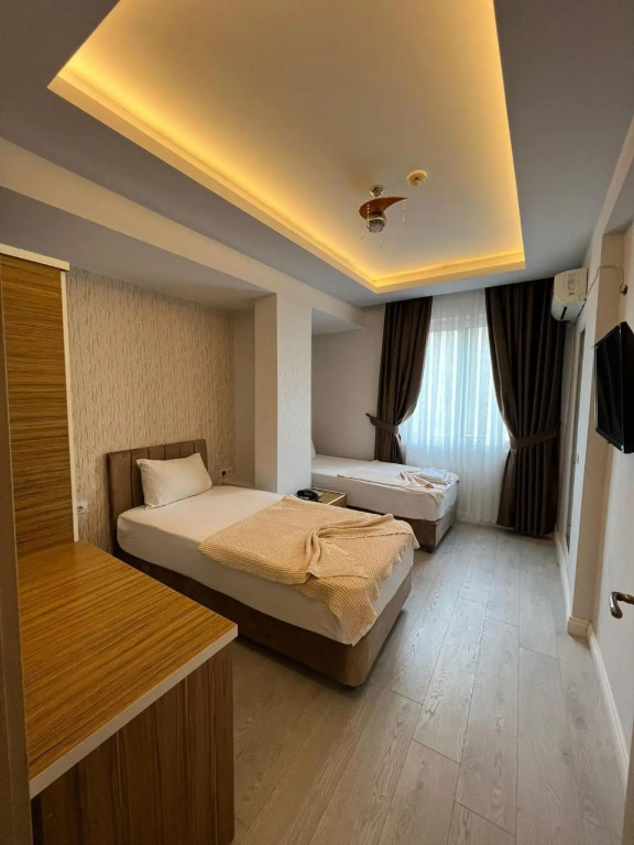Grand Black Hotel