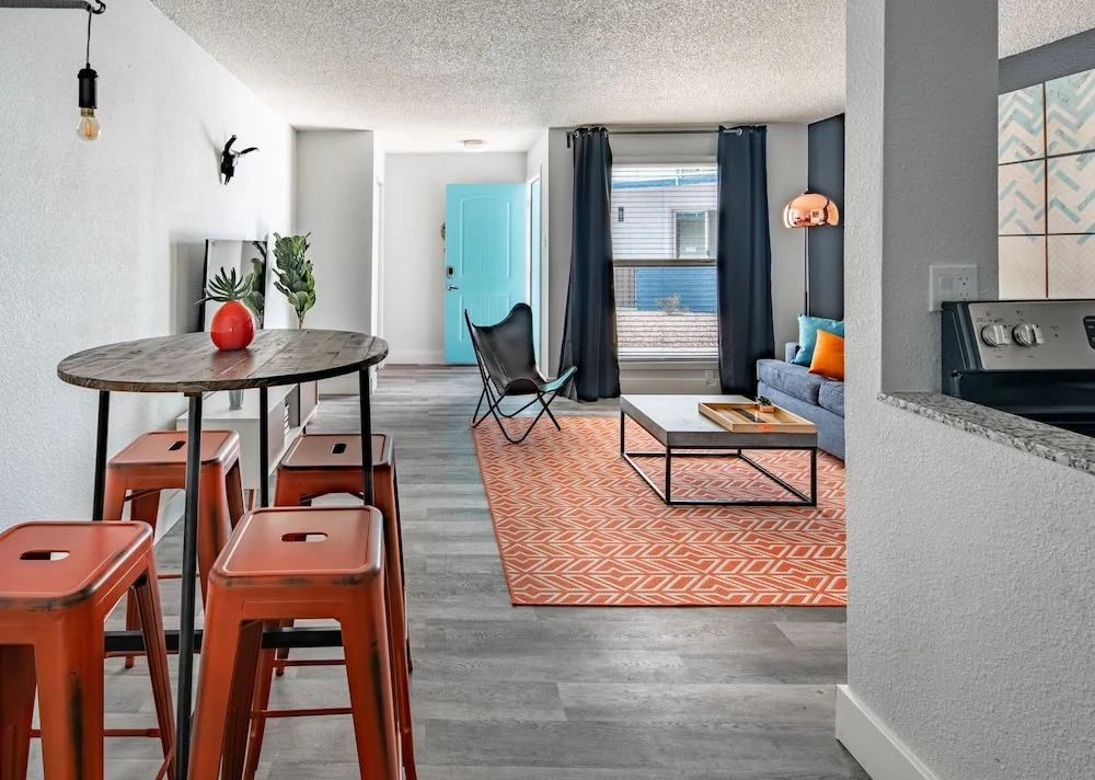 WanderJaunt - Camelback East Apts