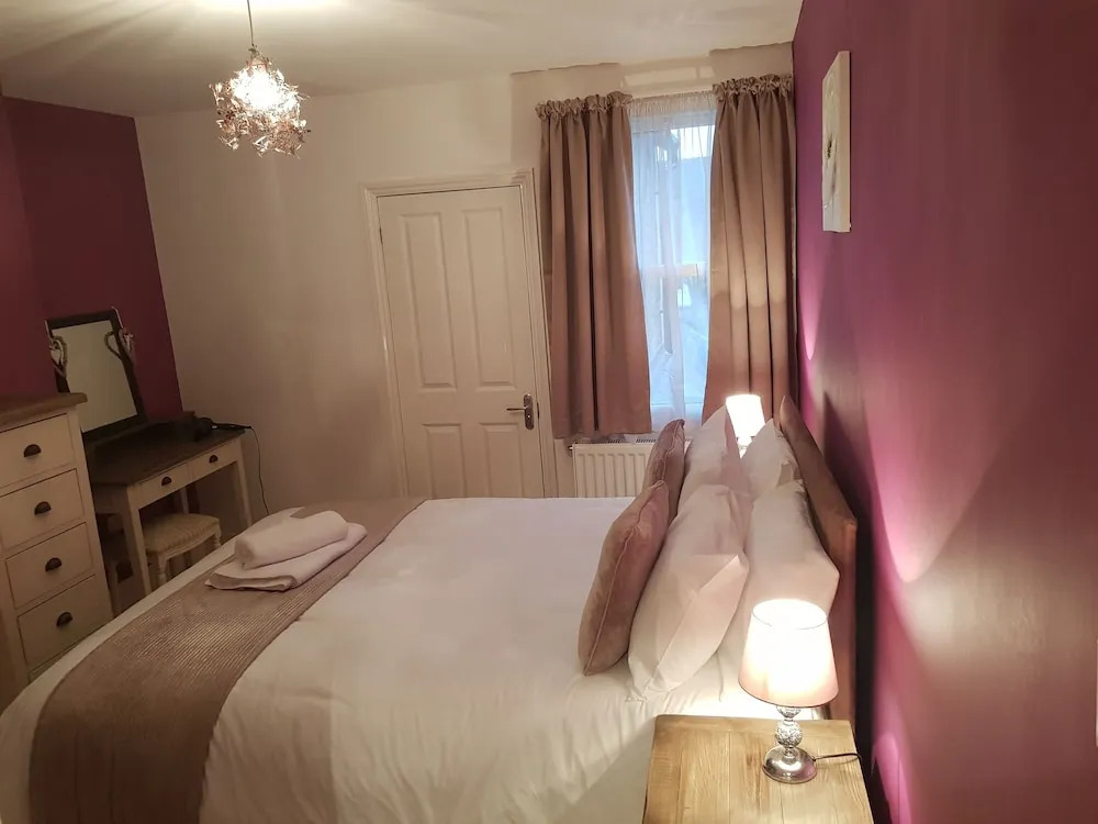 3 Bedroom House With Garden in Ware