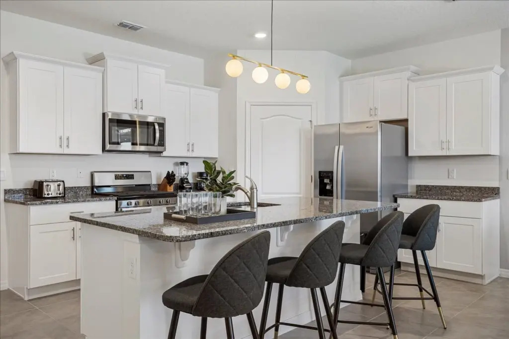 7 Bedrooms 5 Bathrooms Solterra 7596 Ol