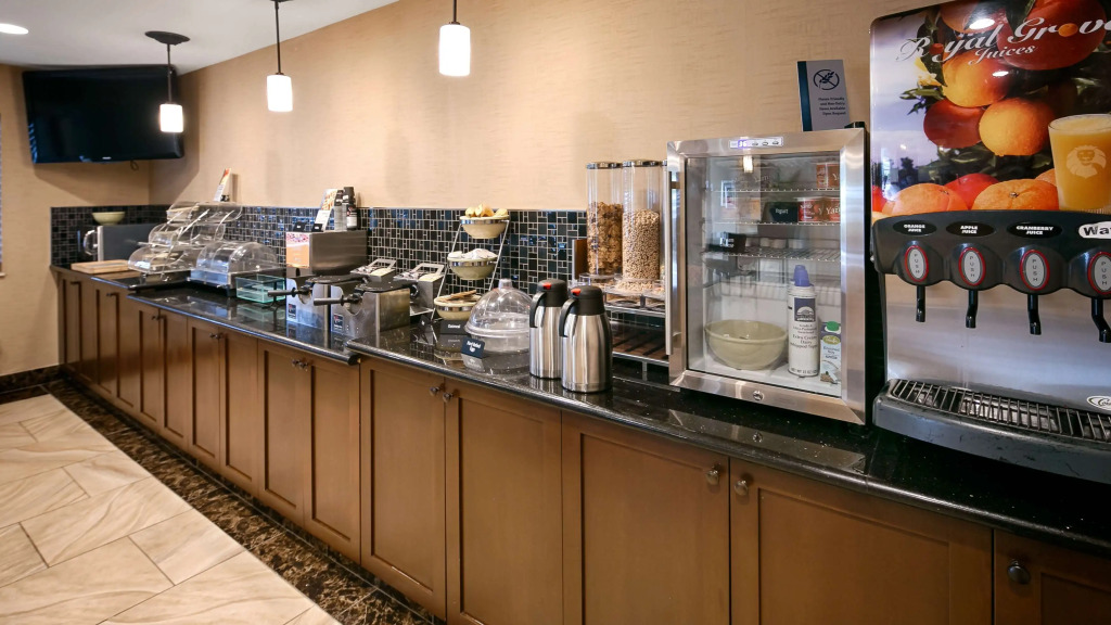 Best Western Woodland Inn