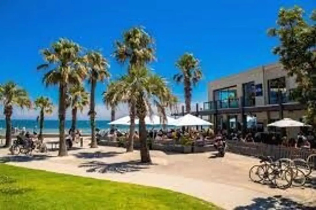 St Kilda 2BR2BA +Balcony +view+workstation+ car