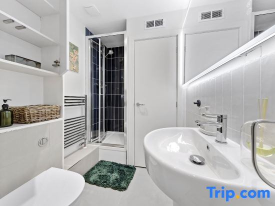Tranquil 2B Japandi-Inspired Apt 2 min from St. Paul's