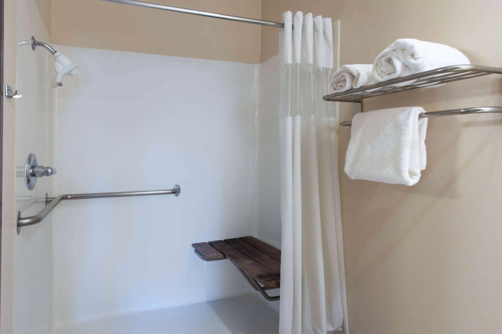Ramada by Wyndham Glendale Heights/Lombard