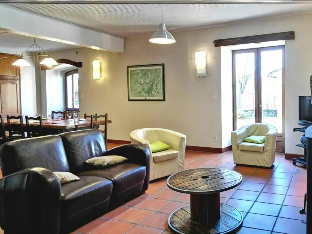 Élégante maison de maître XVIIIe, jardin clos 500m², nature, proche Puy-en-Velay, 11 pers., cosy & confort - FR-1-582-315