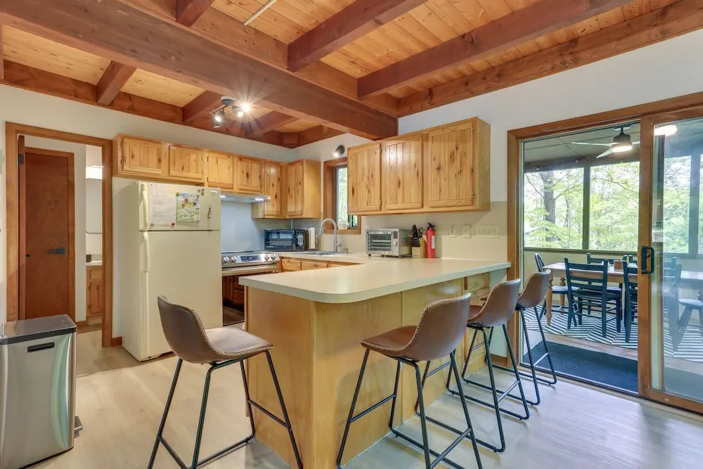 Screened Porch & Grill: Lake Ariel Vacation Rental