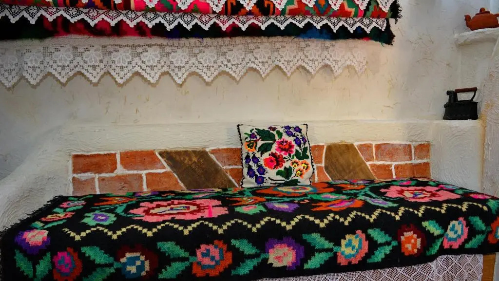 Casa Colț din Maramureș - Old Traditional House