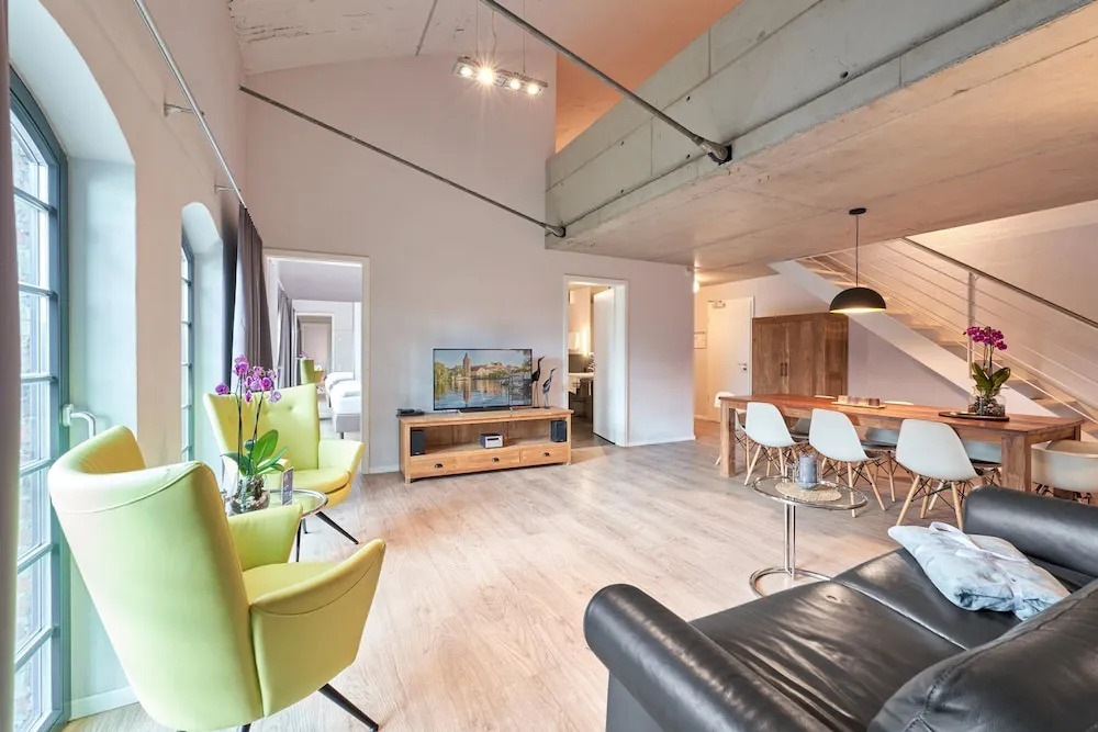 havelblau Ferienlofts - Stilvoll wohnen unmittelbar an der Havel - zentral - Küche - WLAN - Wallbox - Kajaks und Fahrräder vor Ort