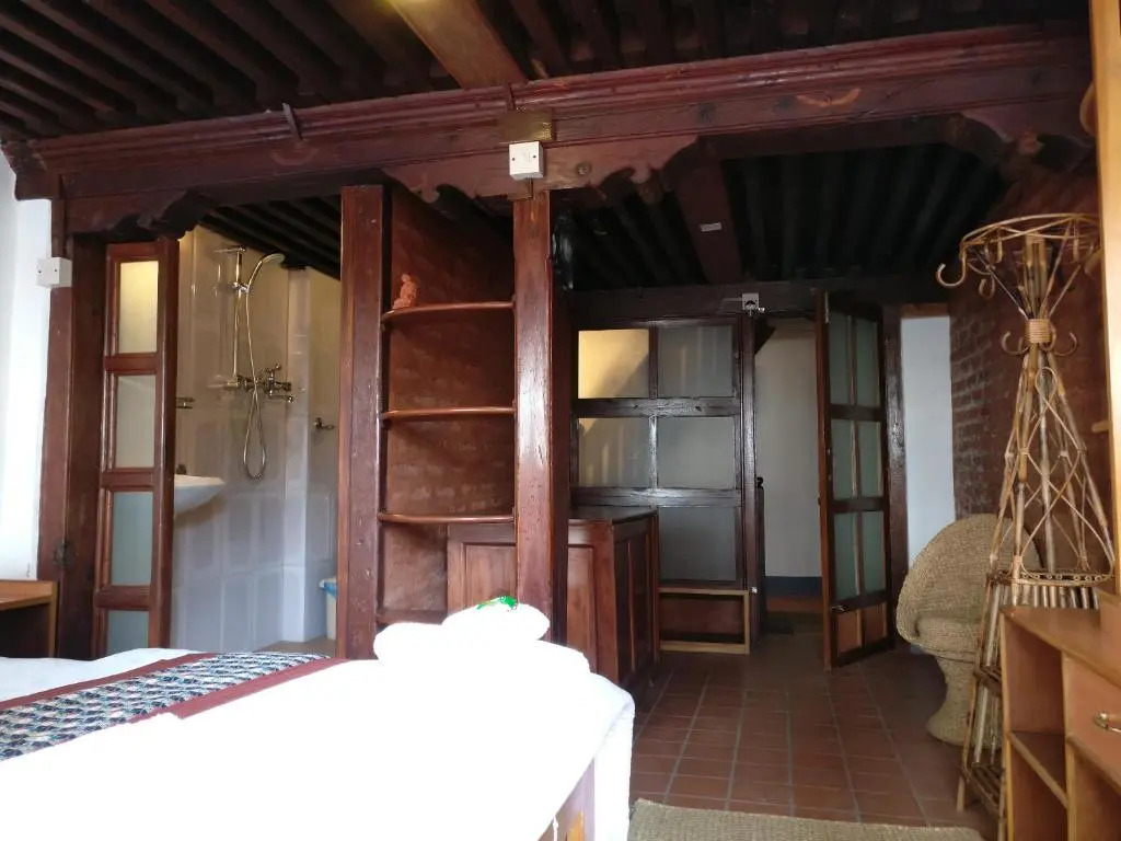 Hiranya Guest House