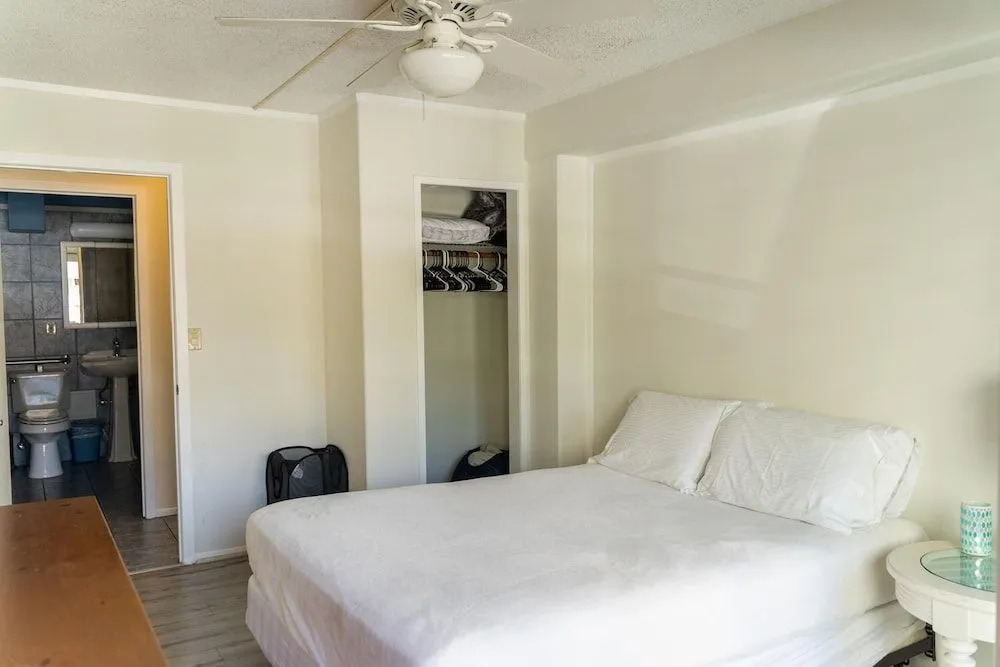 Budget Friendly 1bd/1ba Unit Near Int' Marketplace