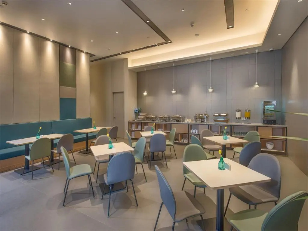 Home Inn Selected Nanjing Xuanwu Lake New Model Road Subway Station