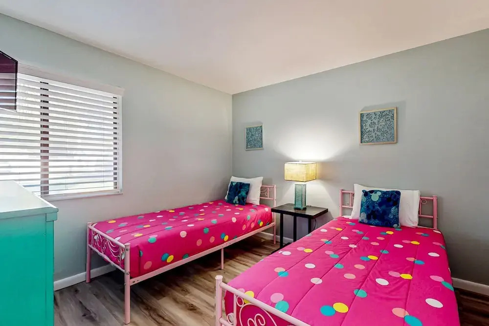 Water-view Dog-friendly Home With Outdoor Space & Entertainment Options