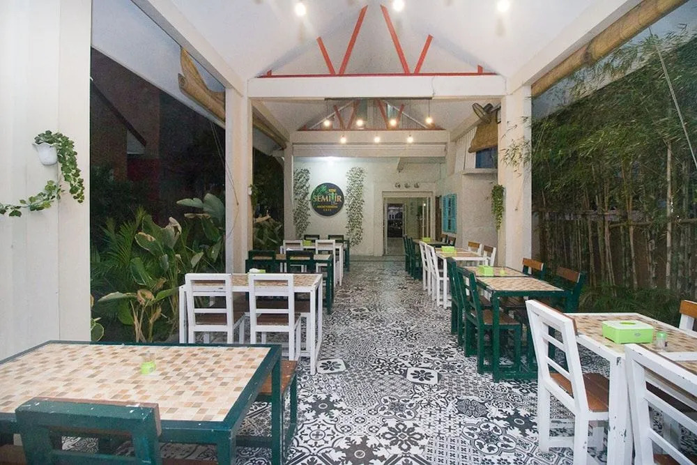 RedDoorz Plus Syariah near Alun Alun Sampang