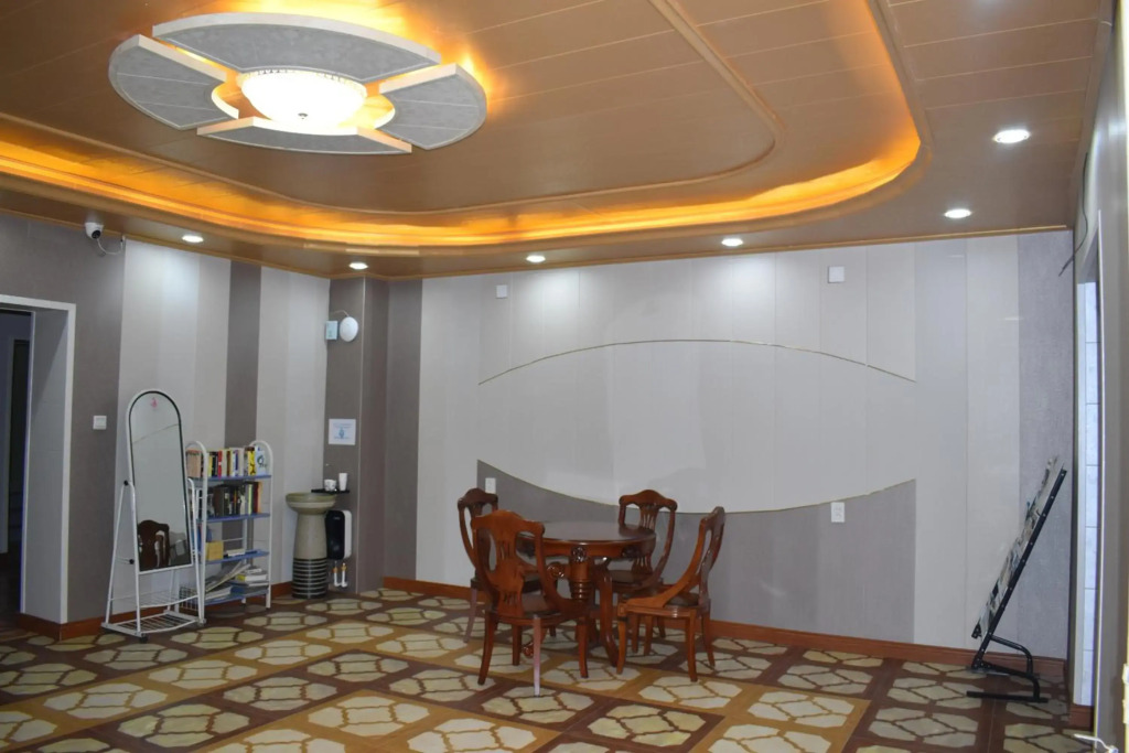 LG53 Tour & Hostel