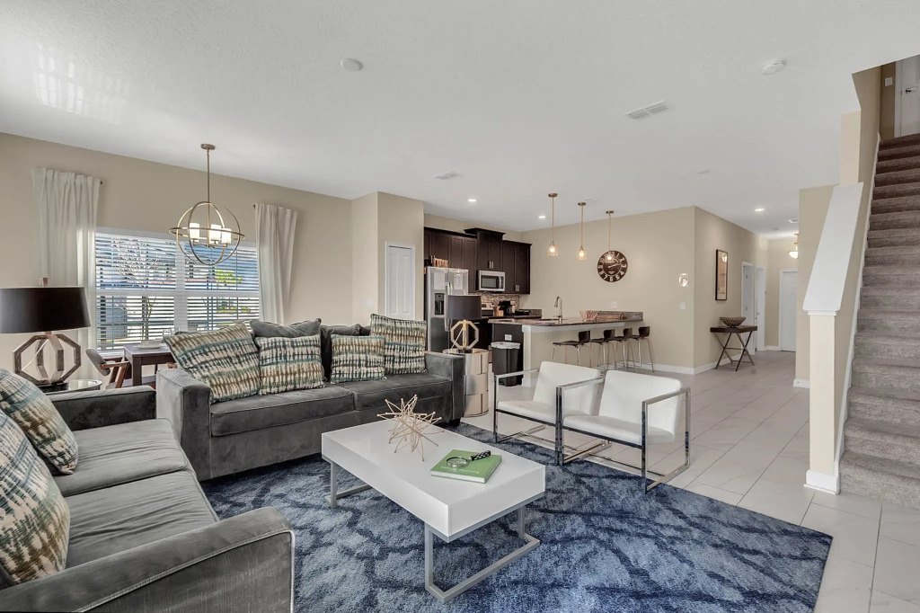 5 Bedrooms 4 Bathrooms Storey Lake 4890 Rc