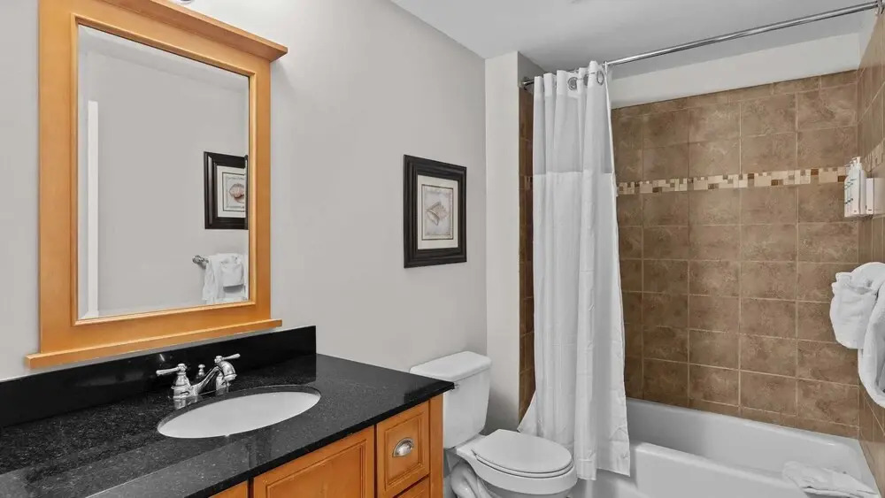 2 Beachfront Condos BBQ Balconies, Resort Pool, Hot Tub + Direct Beach Access