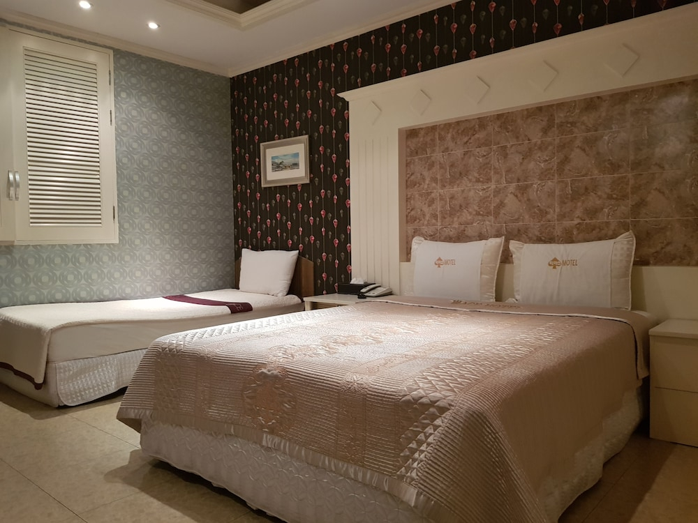 Biztel Ace Motel