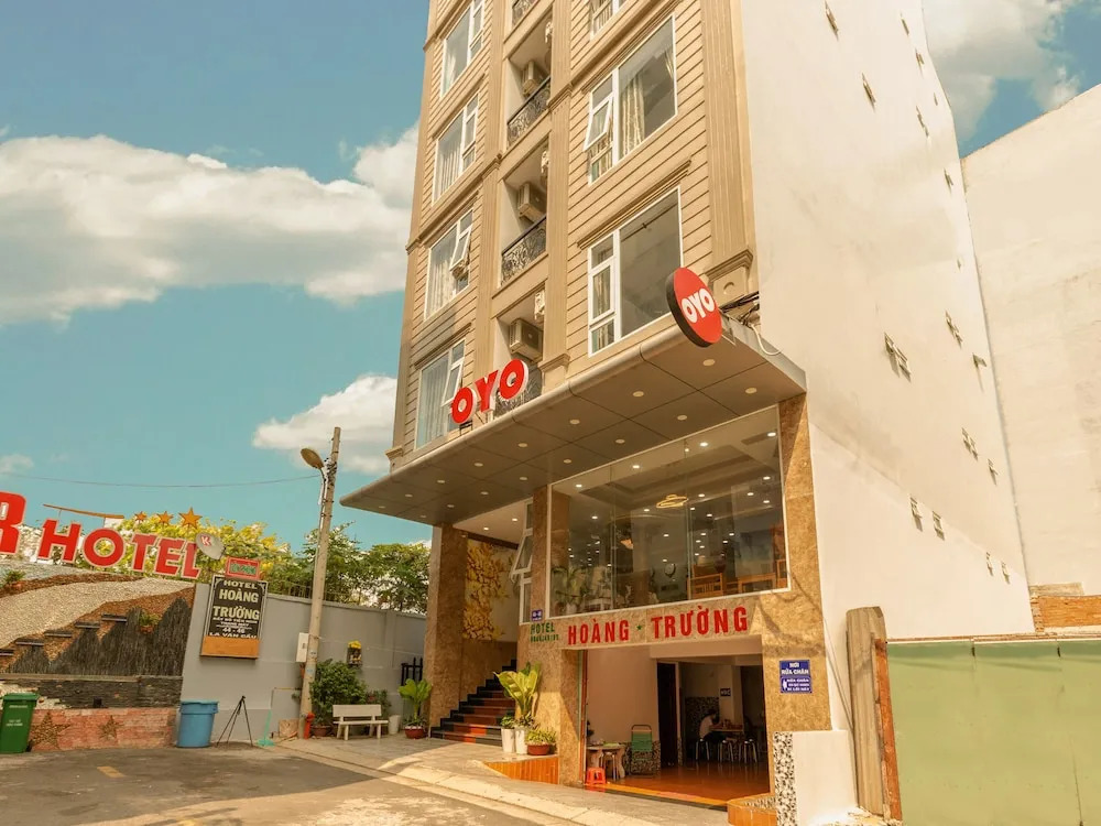 Hoang Truong Hotel by OYO Rooms