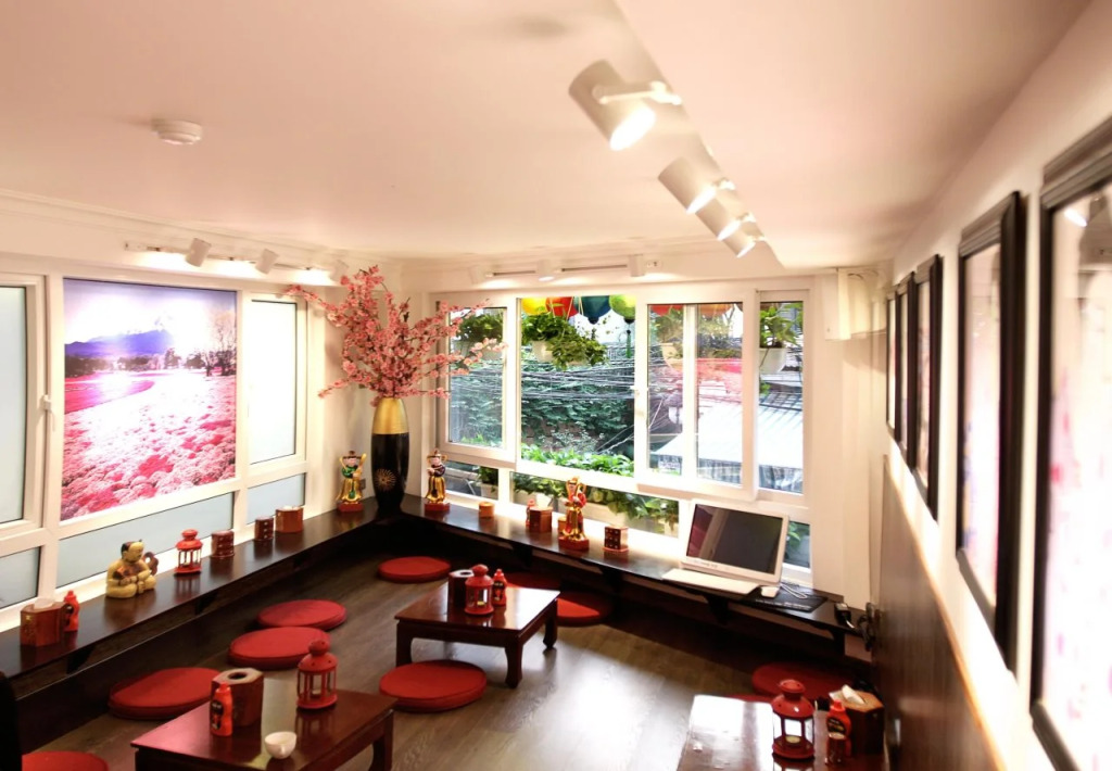 Tomodachi House