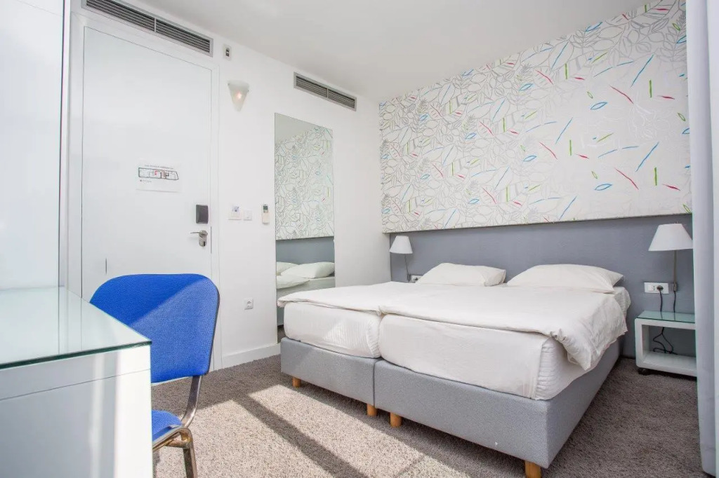 Jona Rooms Podstrana