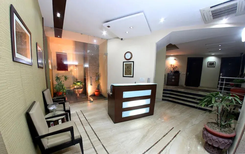 FabHotel Phoenix Hospitality - Nr DLF Cyber Hub & Metro, Gurugram