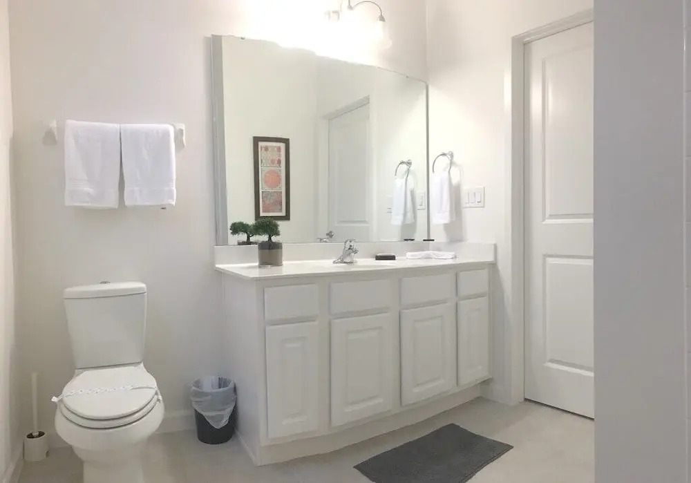 Beautiful 4 Bedroom Home Accommodates 10 Guests Home