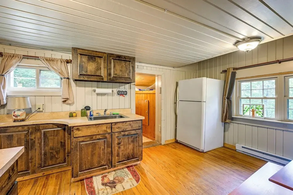Historic Sapphire Cabin w/ Porch, Updated Interior