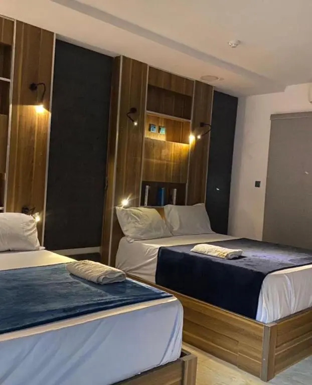 Full Luxury 3 Bedroom In Osapa London with Gym, pool, kids play ground etc..