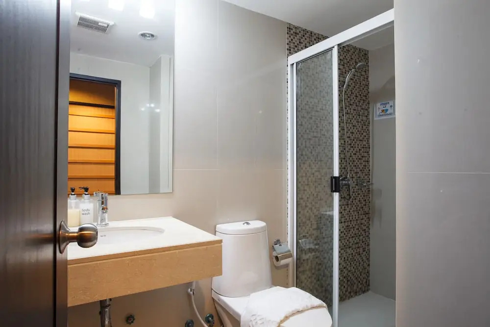 3A - 2 Bedroom Downtown Apartment With Shared Pool