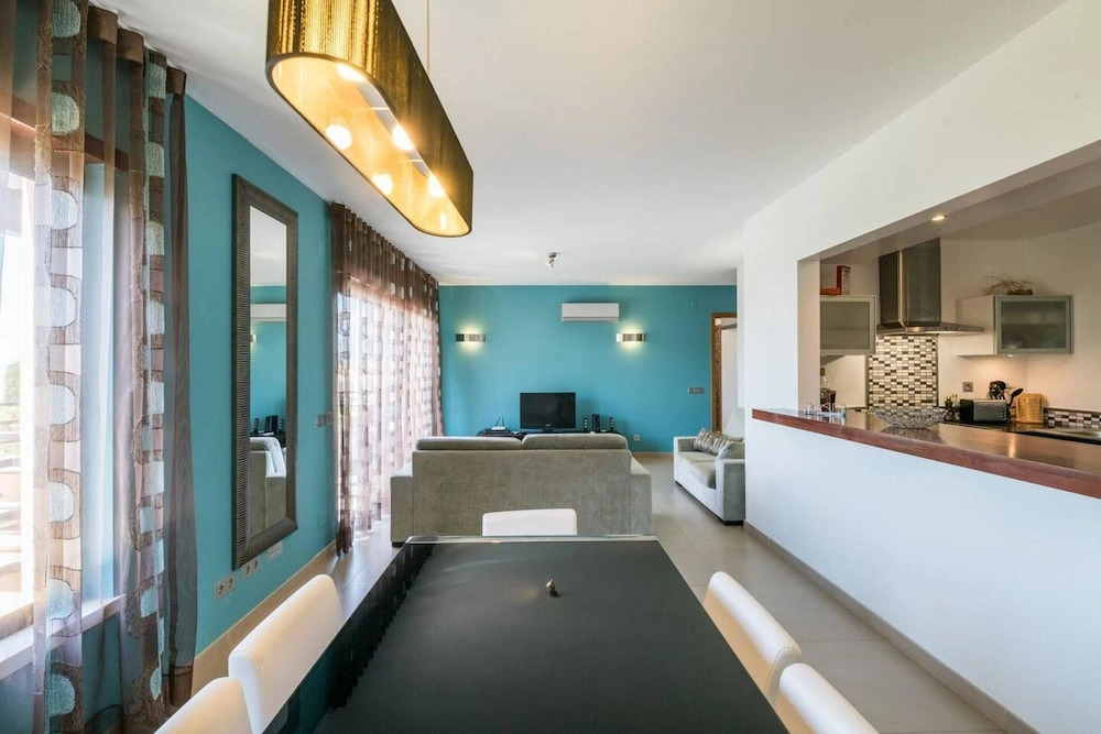 Captivating 2-bed Apartment in Praia da Luz