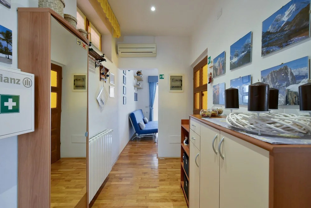 Apartment 1877