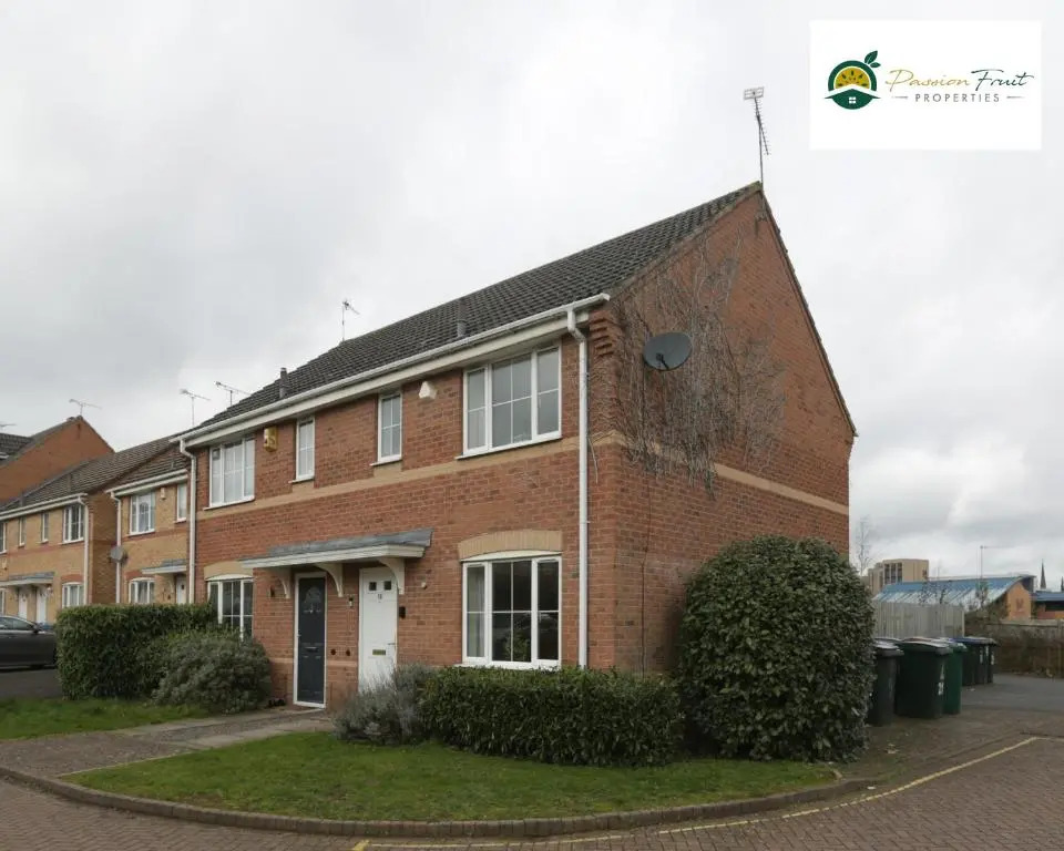 3 Bedroom house near Coventry City Centre with Wi-fi, driveway & garden - 16RWC