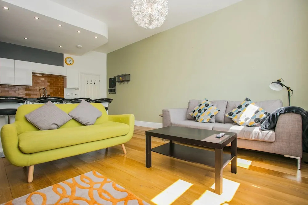 Three Bedroom Apartment in Willesden Green