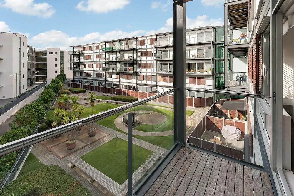 Charming 1 Bdrm in Prime Viaduct Location - by Urban Butler