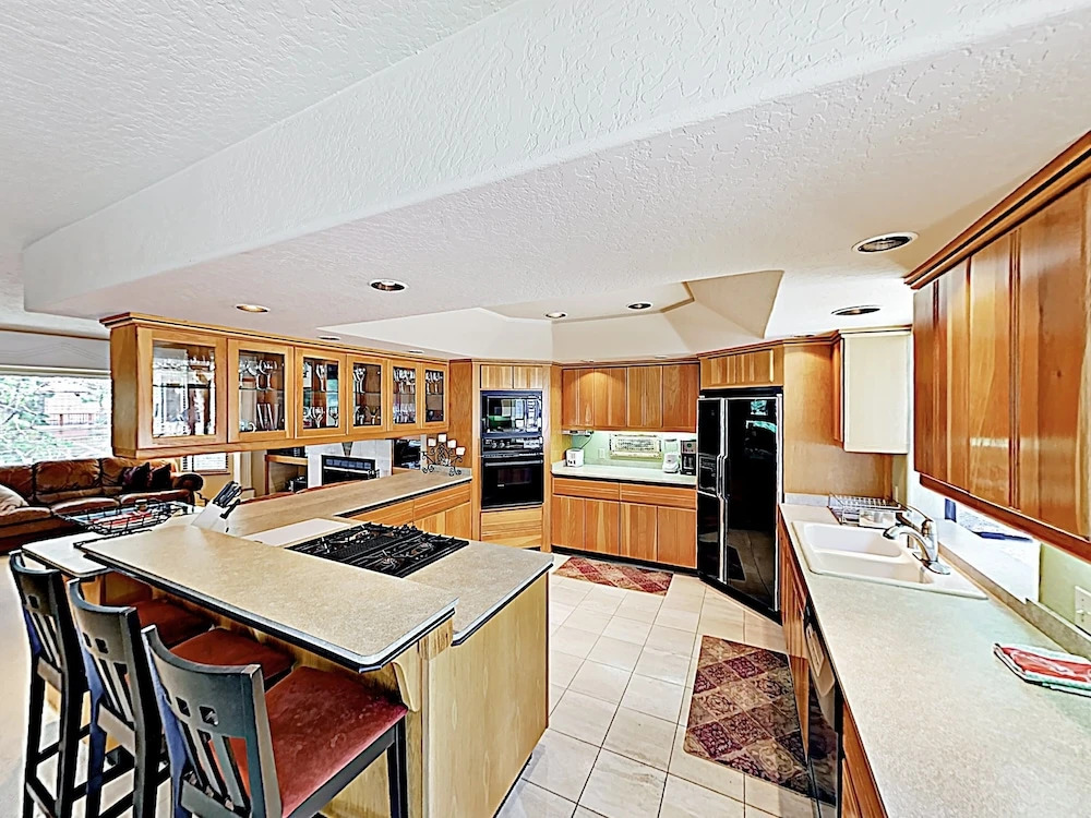 New Listing! Heavenly W/ Private Hot Tub 3 Bedroom Home