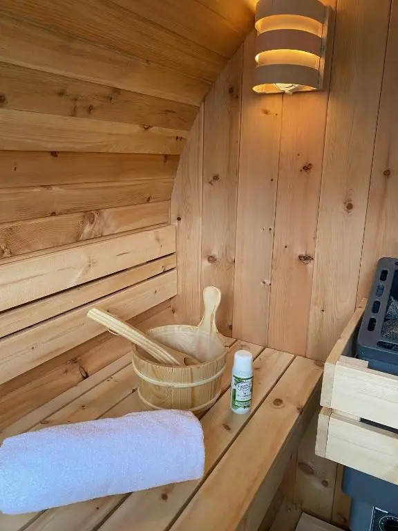 Ferienhaus "Auszeit mit Herz" im Ferienpark Extertal - Kamin, Fass-Sauna, Massagesessel