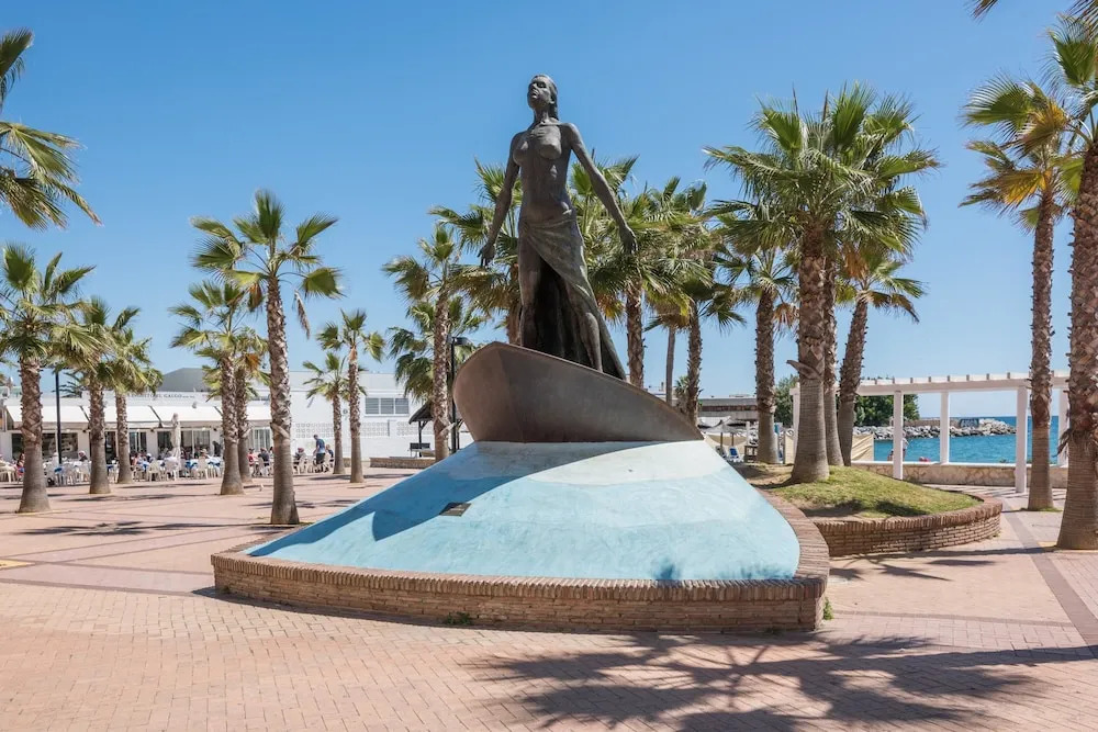 First Line Fuengirola Marina Apartment with Stunning Sea Views