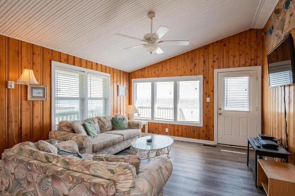 Windward Mark by Oak Island Accommodations