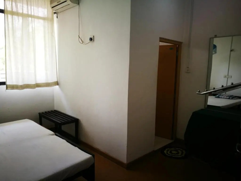 Lake Wave Hotel