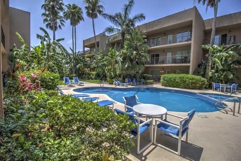 Beachview 103 Minium 2 Bedroom Condo by RedAwning