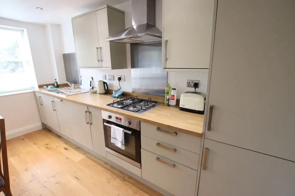Charming Flat With Private Patio in Clifton