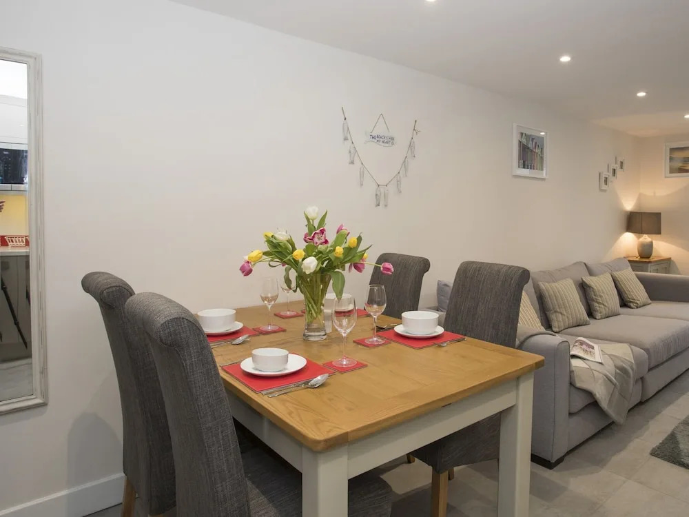 The Hideaway - Benllech
