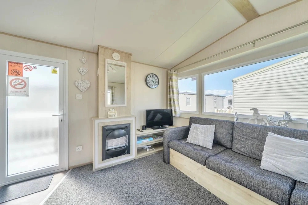 Sleeps 8 - Communal Spa Access - Parking
