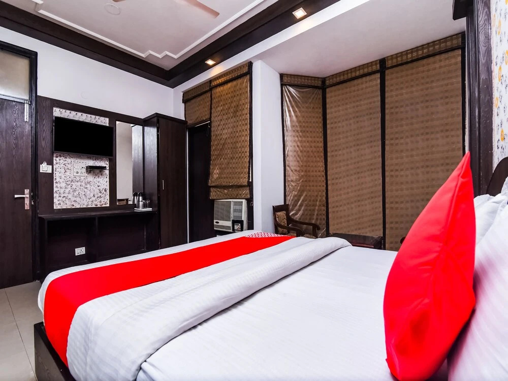 OYO 36465 Boom Room 5