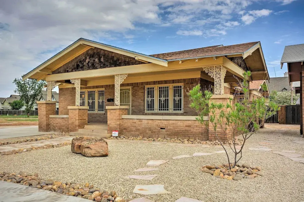 Inviting Lubbock Home > 1 Mi to Downtown