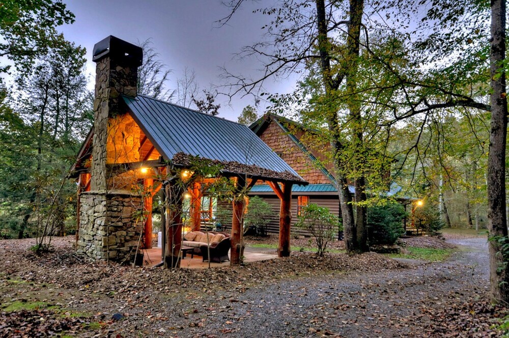 Whisper Creek Lodge by Escape to Blue Ridge