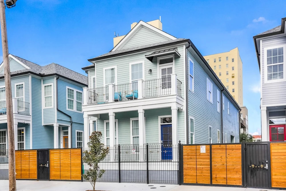 Brand New Condo with Pool - Steps to St Charles Ave