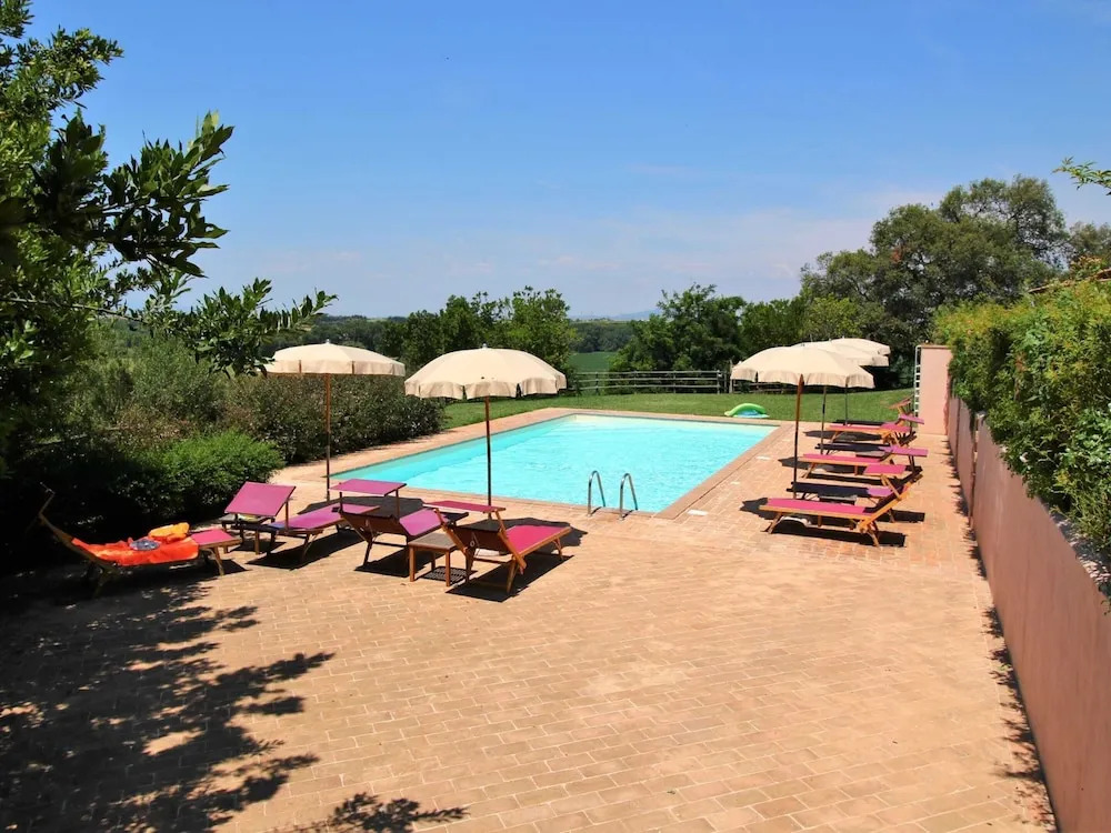 Apartment in Montalto Near Lake and Pool